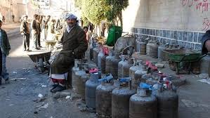 فيديو كيف يتم توزيع الغاز في صنعاء