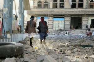 شاهد :  أثار الدمار الذي خلفه قصف طيران العدوان على محطة للوقود ومحطة غاز في منطقة عصر بصنعاء