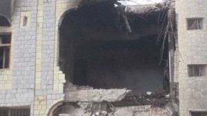 أثار-غارات-طيران-العدوان-على-الحي-التجاري-في-الحديدة-03