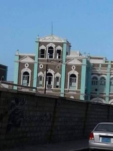 مسلحون-يطلقون-قذائف-آر-بي-جي-على-مناطق-متفرقة-من-كريتر-بينها-قصر-السلطان-التاريخي4